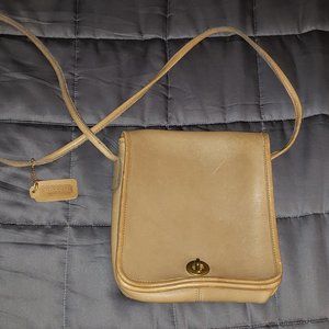 Vintage Coach Tan Leather Turnlock